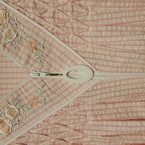 Miss Elaine Seersucker Robe - Picture 4 of 9